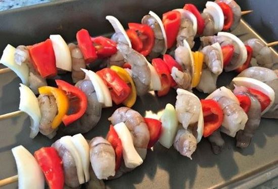 الصورة: جمبري مقشر متبل للشوي