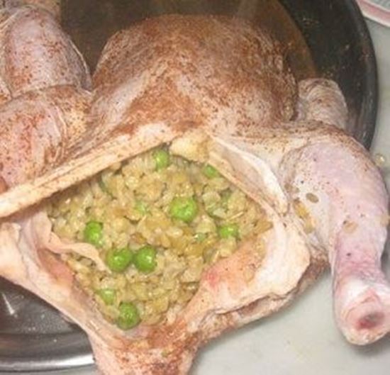 الصورة: دجاج محشي - حسب الوزن