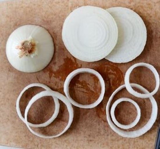 الصورة: بصل ابيض حلقات