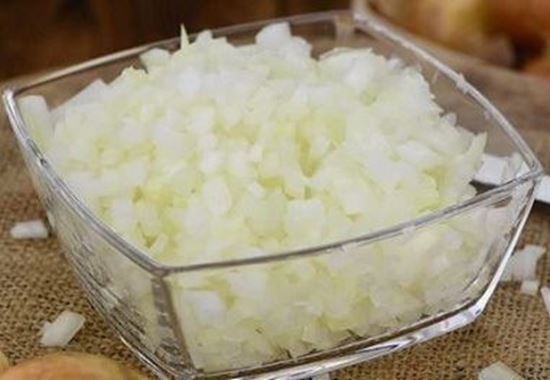 الصورة: بصل ابيض  مفروم