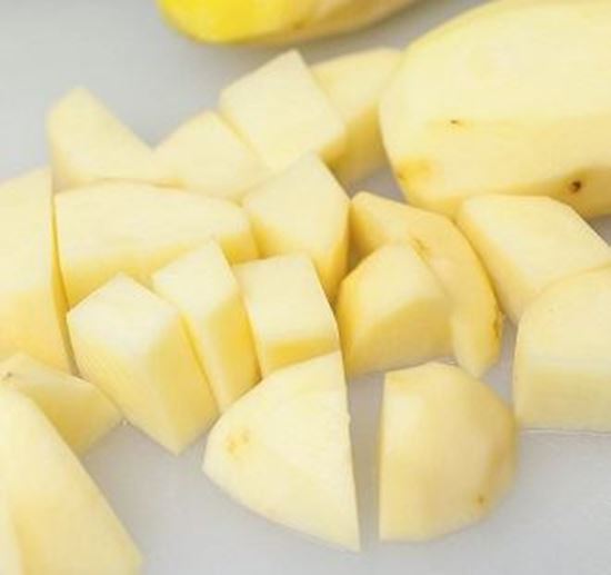 الصورة: بطاطس مكعبات