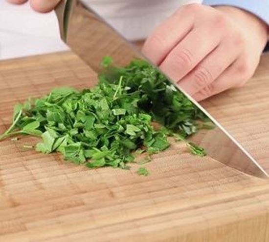 الصورة: بقدونس مقطع